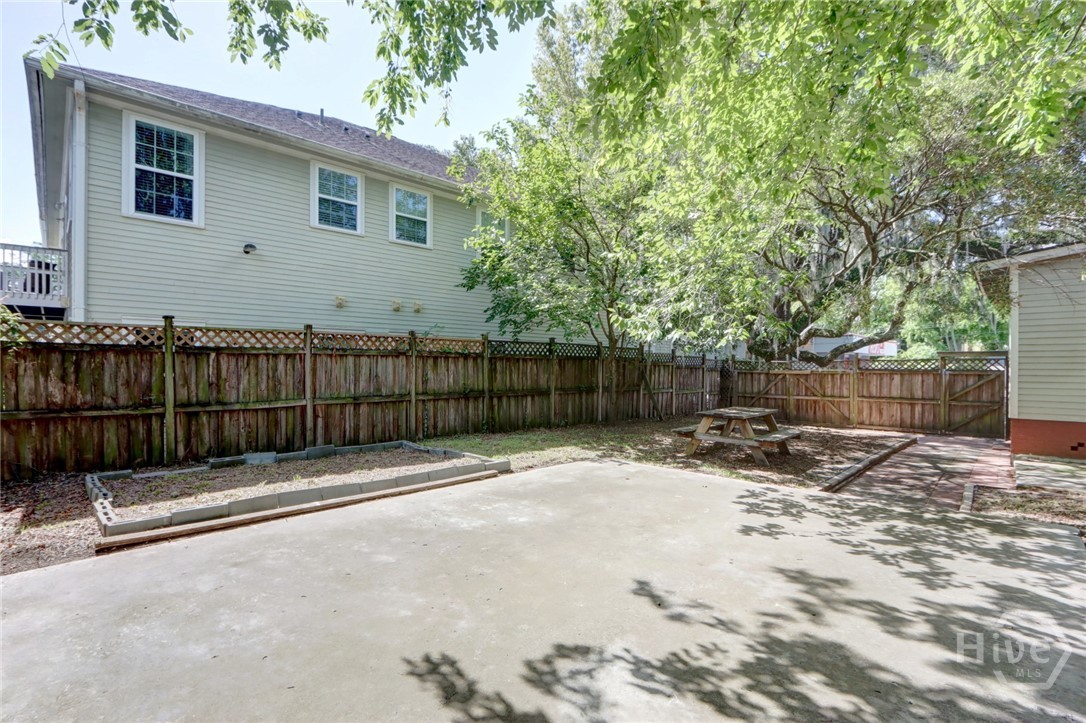 402 E 38th Street Property Photo 50