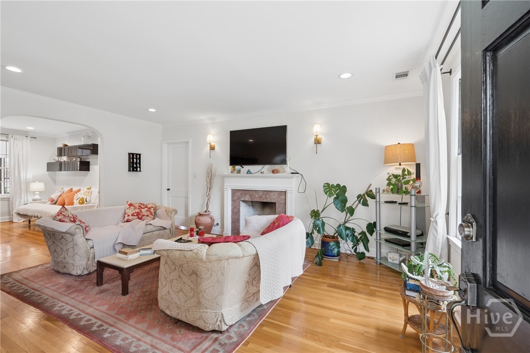 20 E 48th Street Property Photo 3