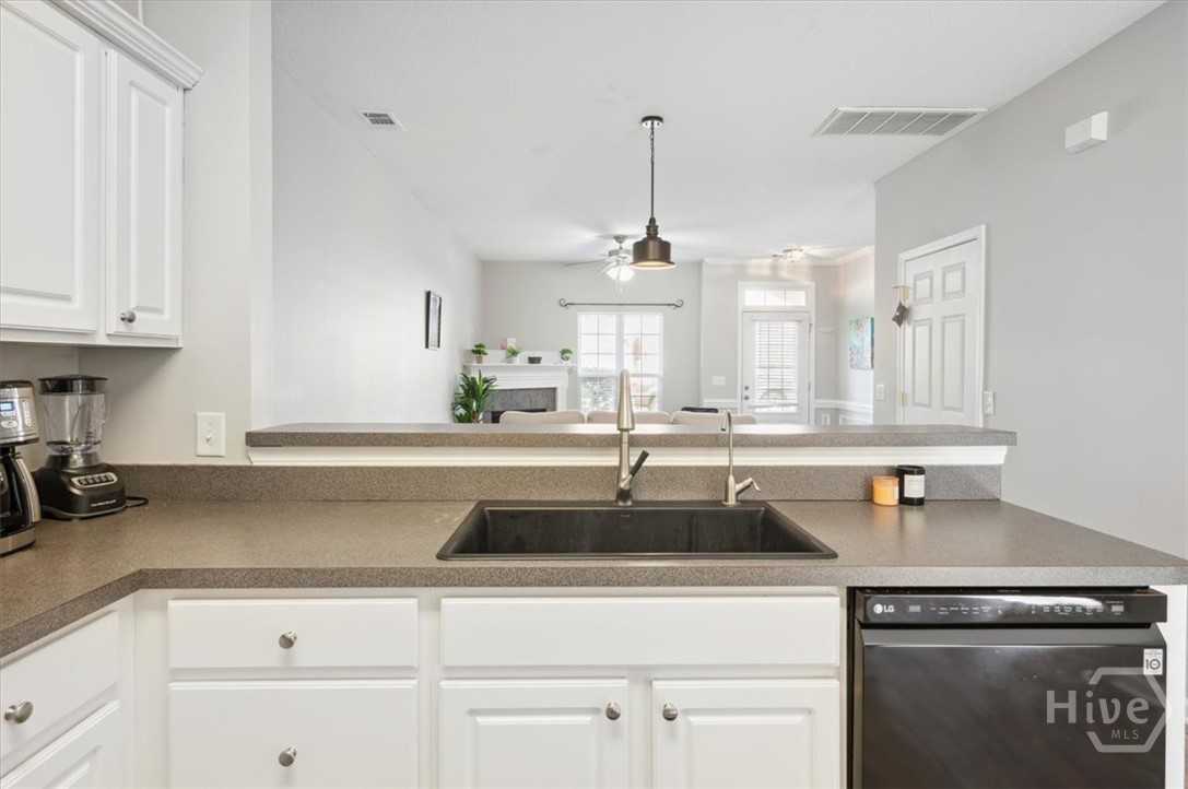 777 King George Boulevard 38 Property Photo 12