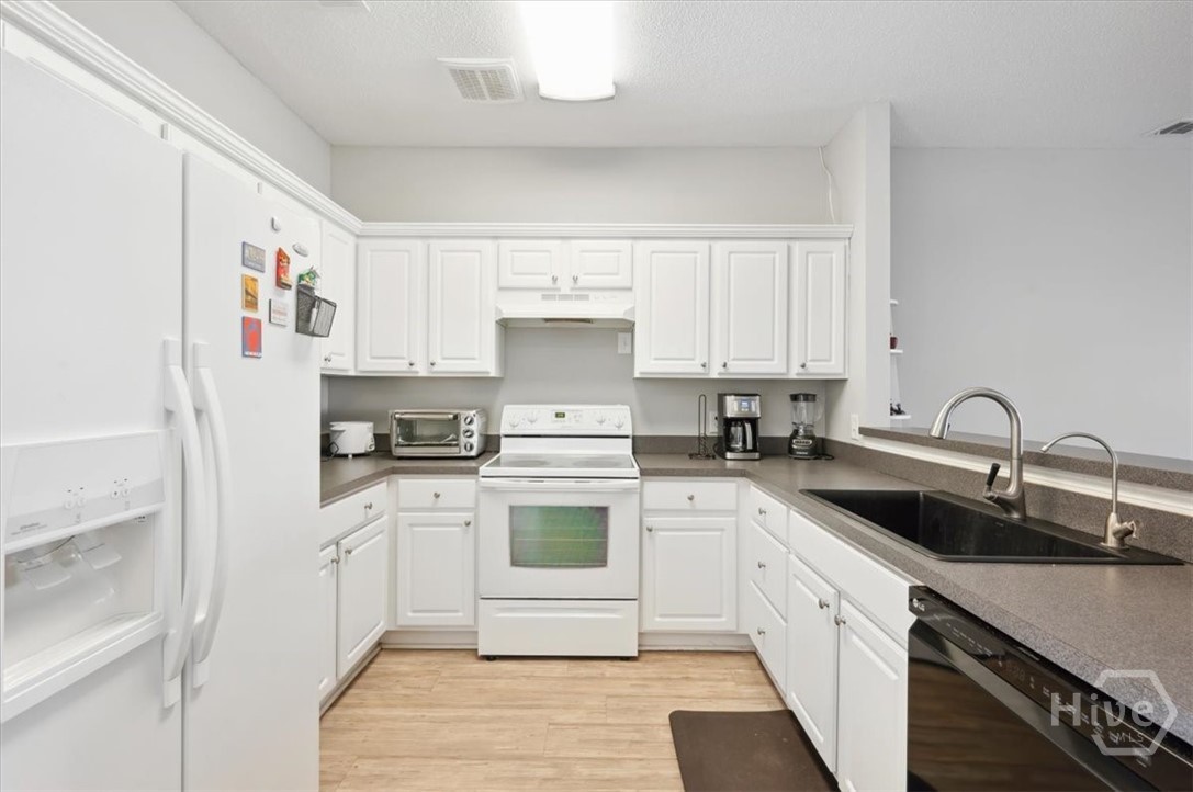777 King George Boulevard 38 Property Photo 15