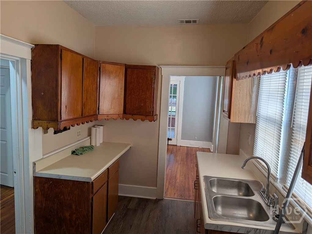 1237 E Anderson Street Property Photo 8