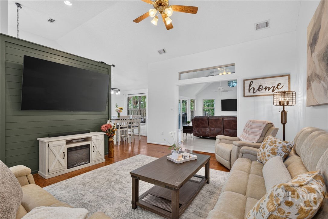 127 Salt Landing Circle Property Photo 3