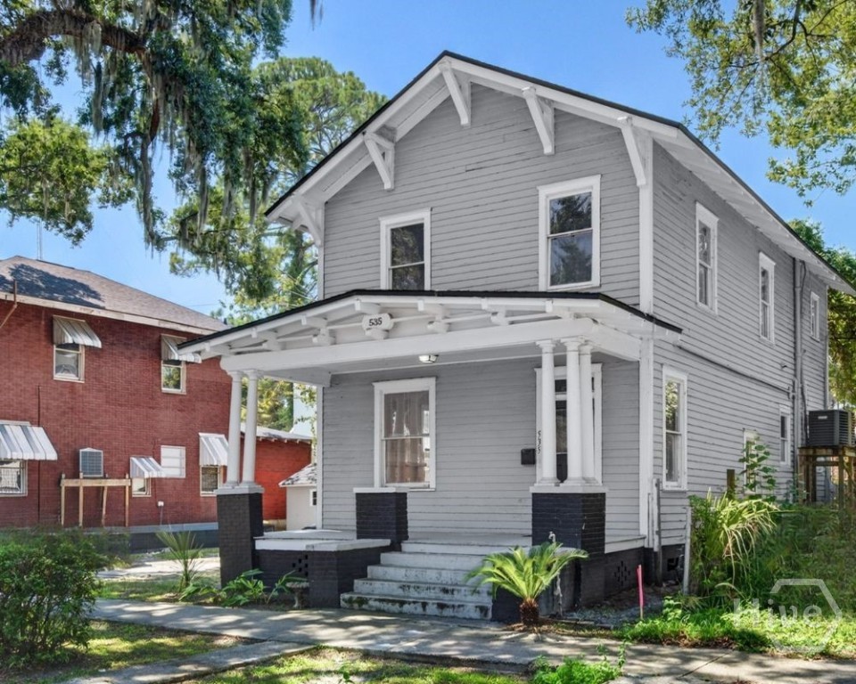 535 E 37th Street