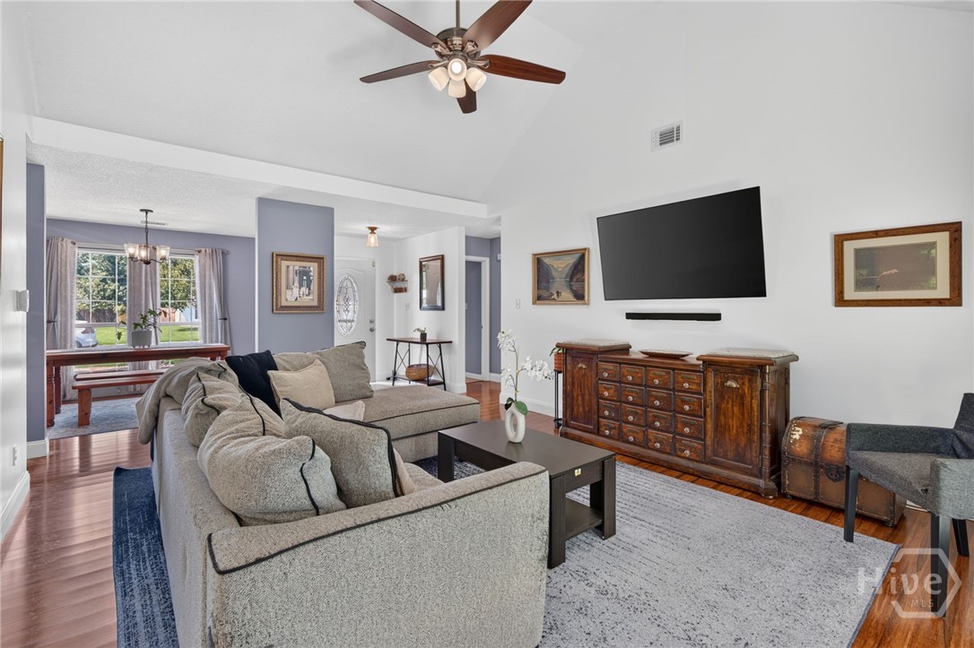 211 Longleaf Circle Property Photo 8