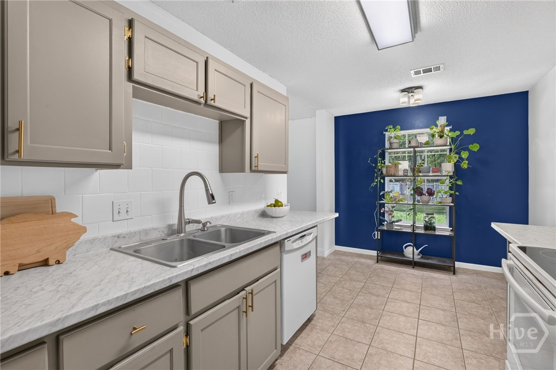 211 Longleaf Circle Property Photo 12