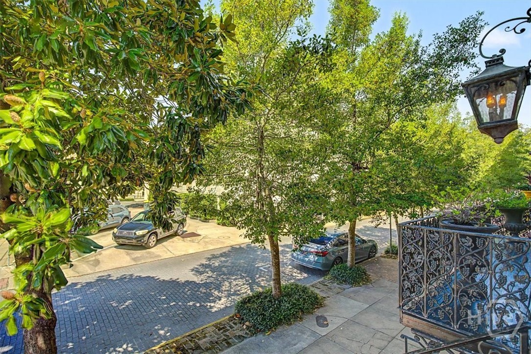 25 W Perry Street Property Photo 4