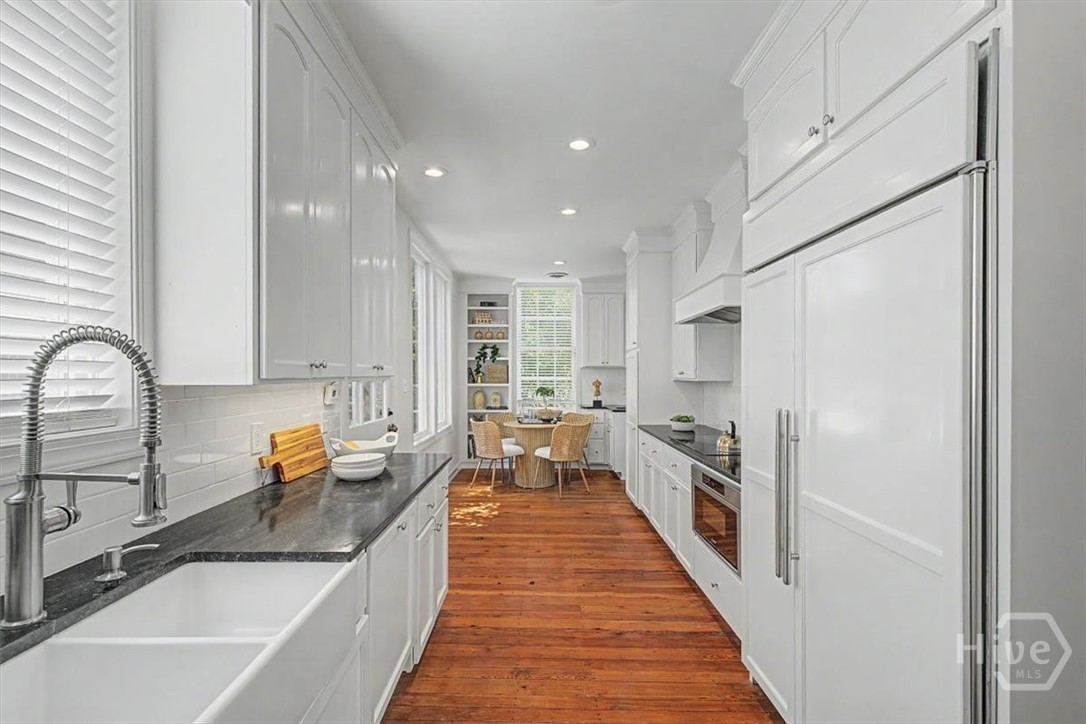 25 W Perry Street Property Photo 19