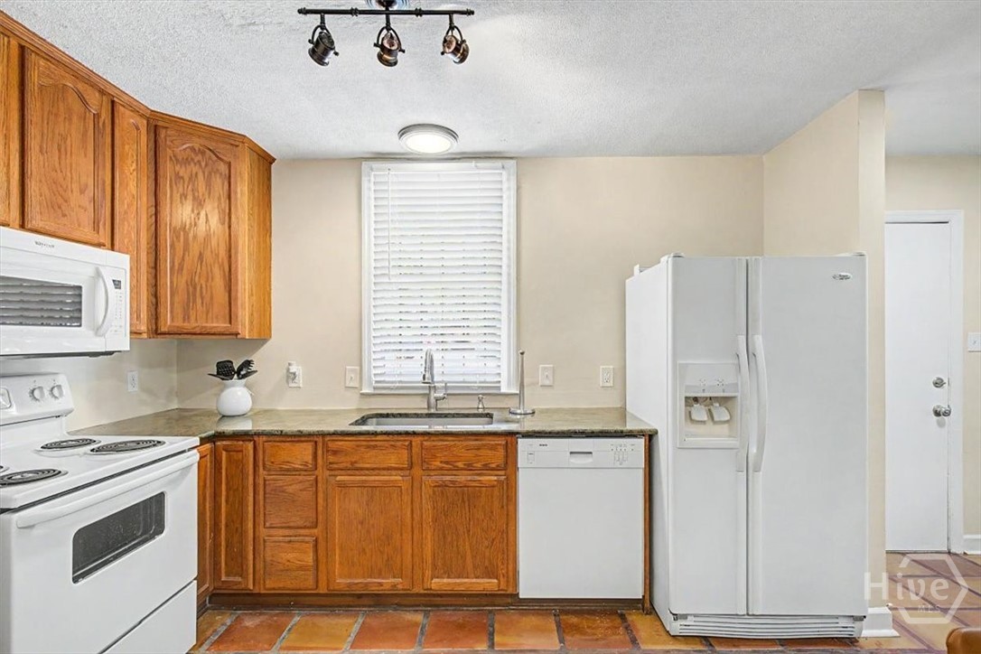 25 W Perry Street Property Photo 48