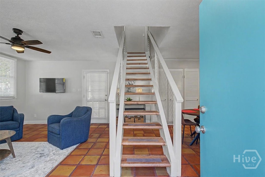 25 W Perry Street Property Photo 50