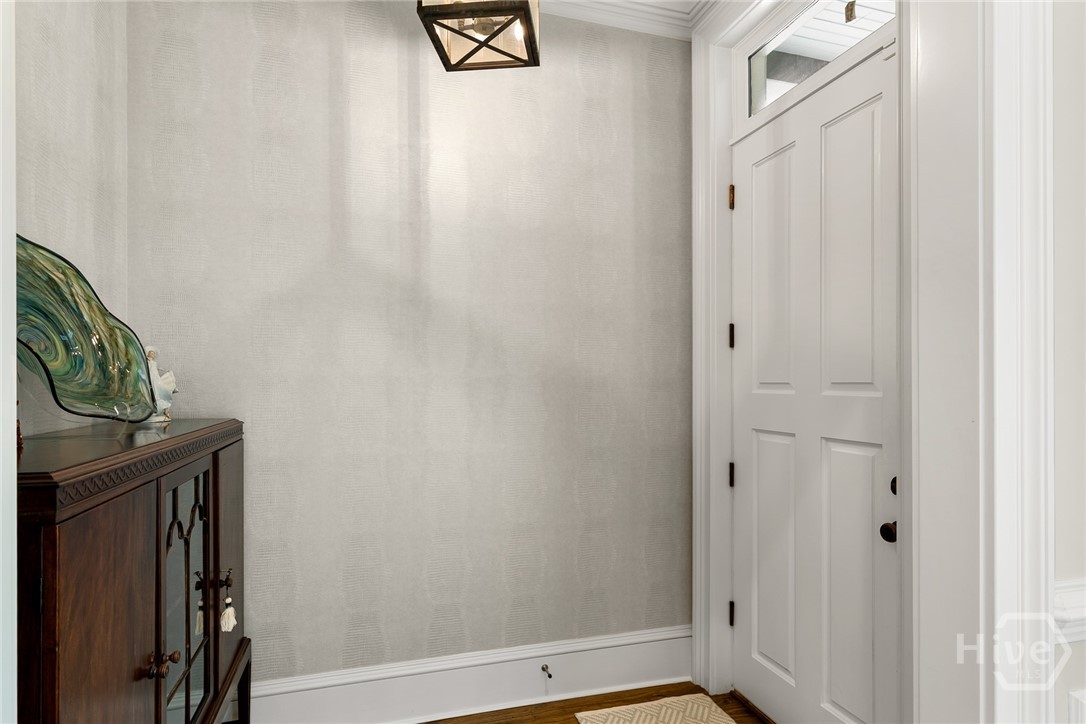 105 E Gordon Street Property Photo 3