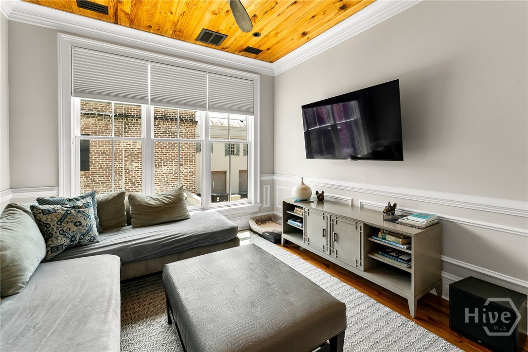 105 E Gordon Street Property Photo 14