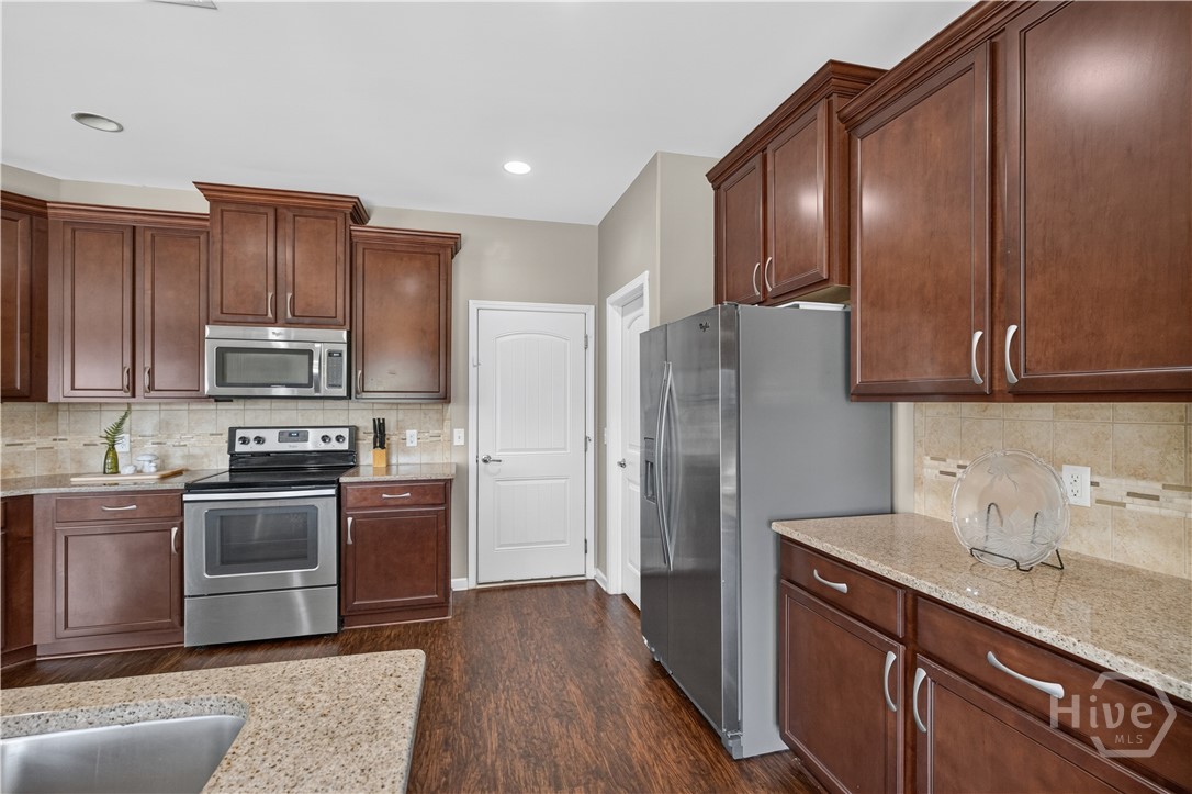 13 Salix Drive Property Photo 10