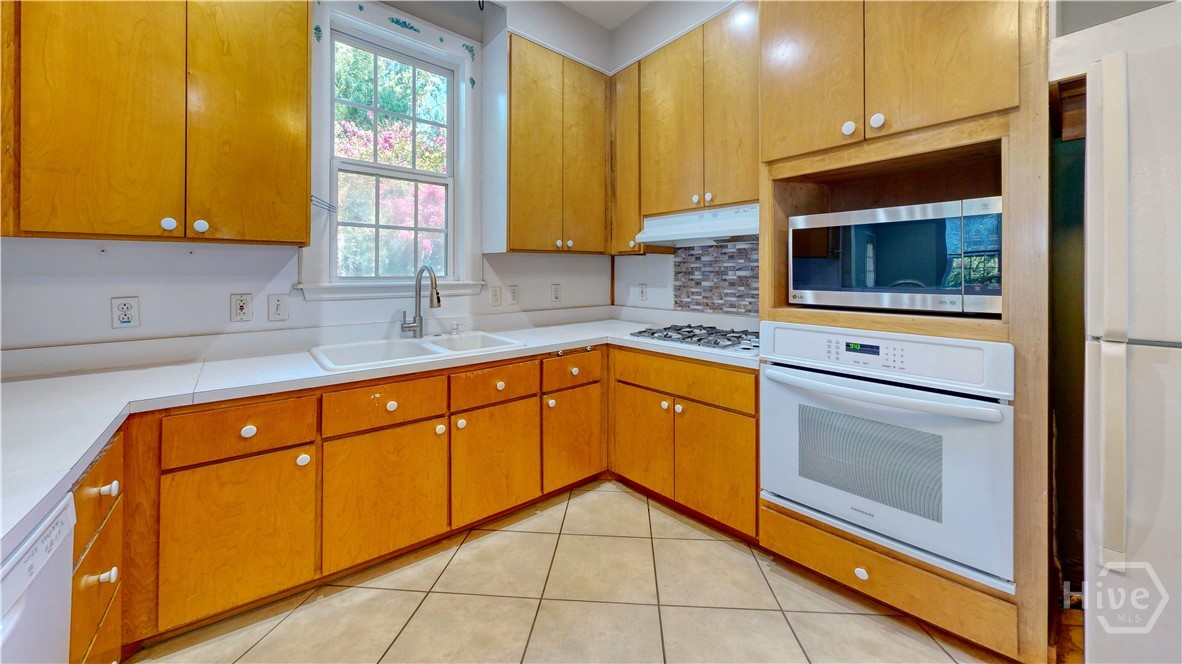 2607 Governor Street Property Photo 11