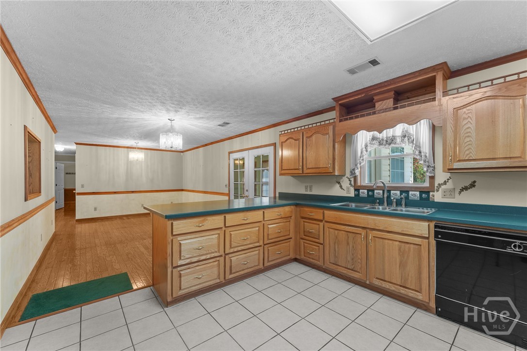 614 N Victory Drive Property Photo 41
