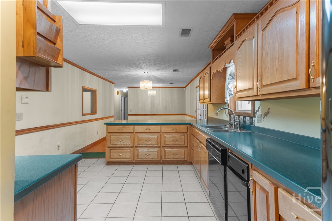 614 N Victory Drive Property Photo 44