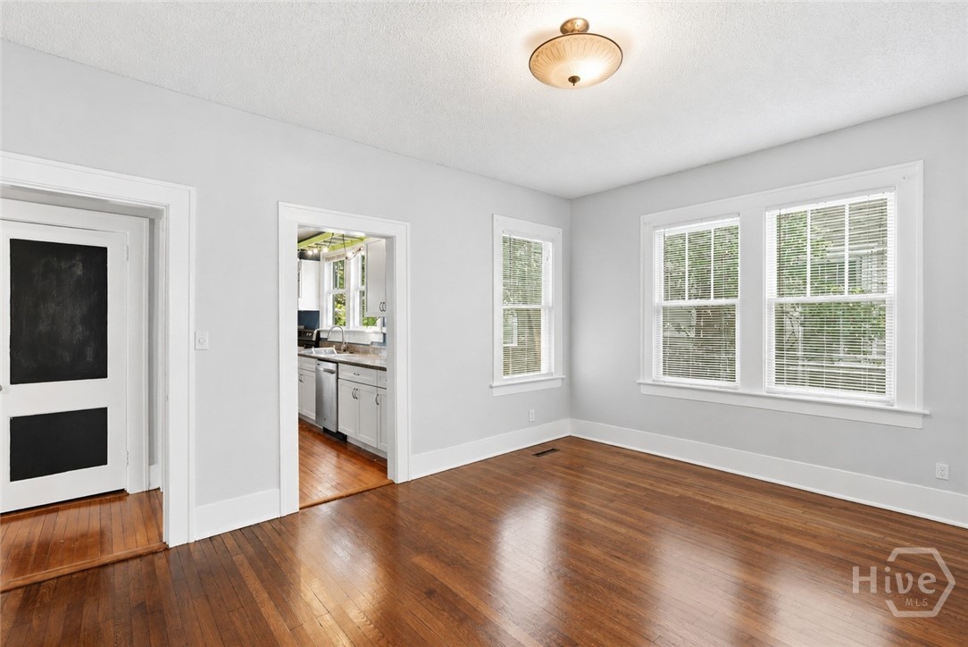 431 E 50th Street Property Photo 14