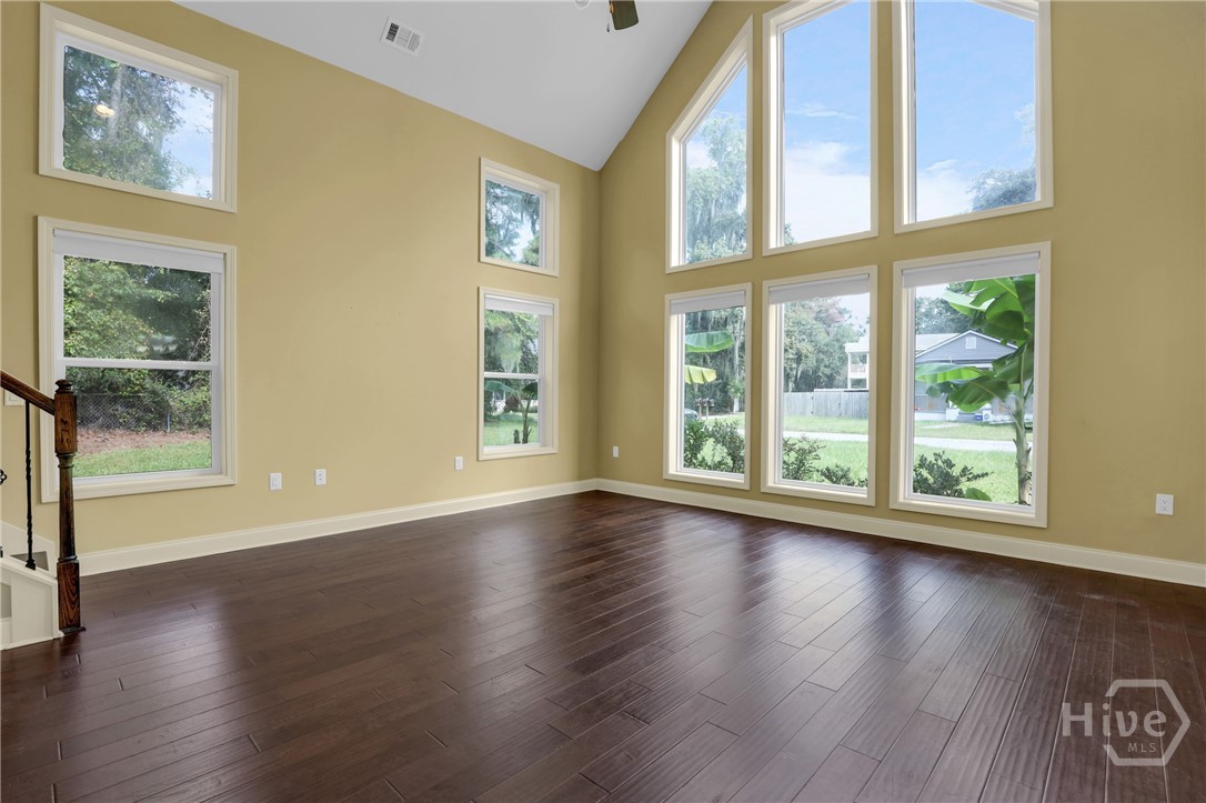 3105 Lincoln Street Property Photo 5