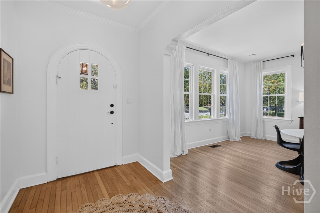 702 E 52nd Street Property Photo 6