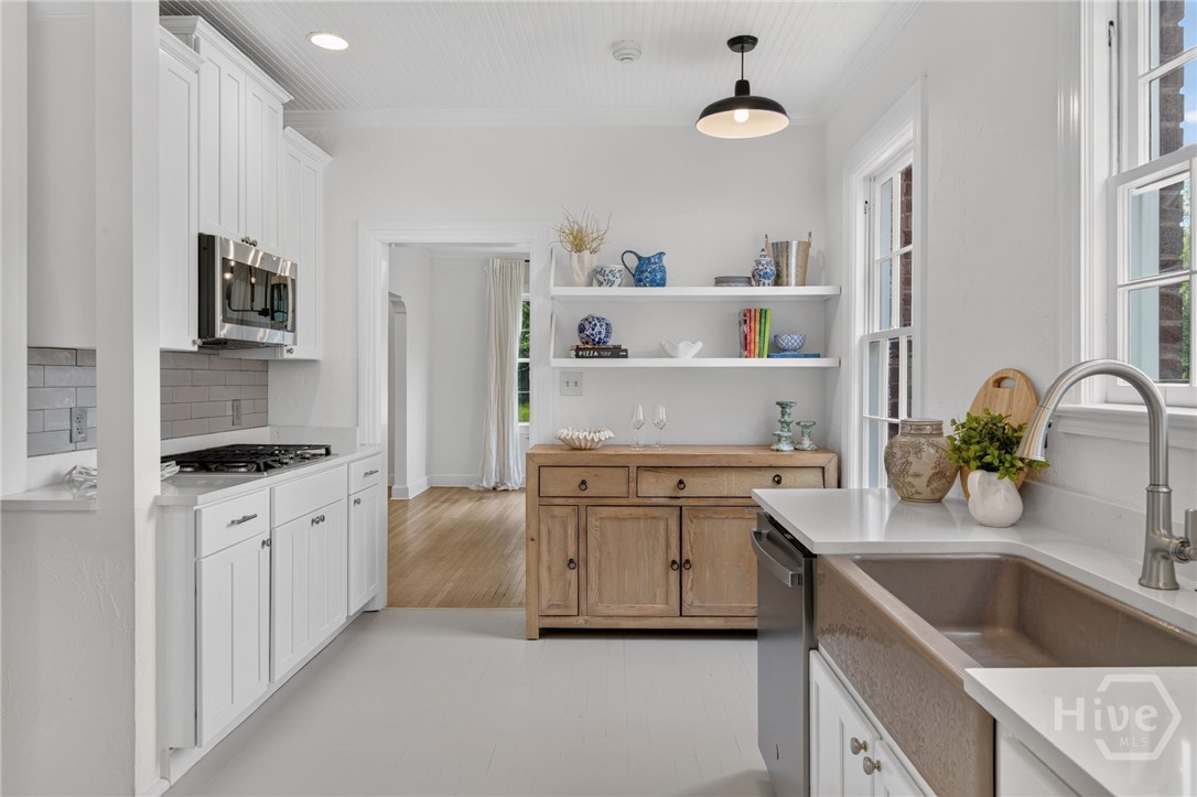 702 E 52nd Street Property Photo 10