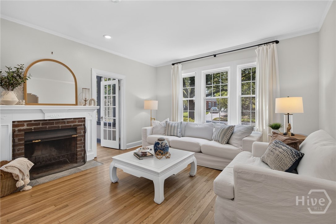 702 E 52nd Street Property Photo 18