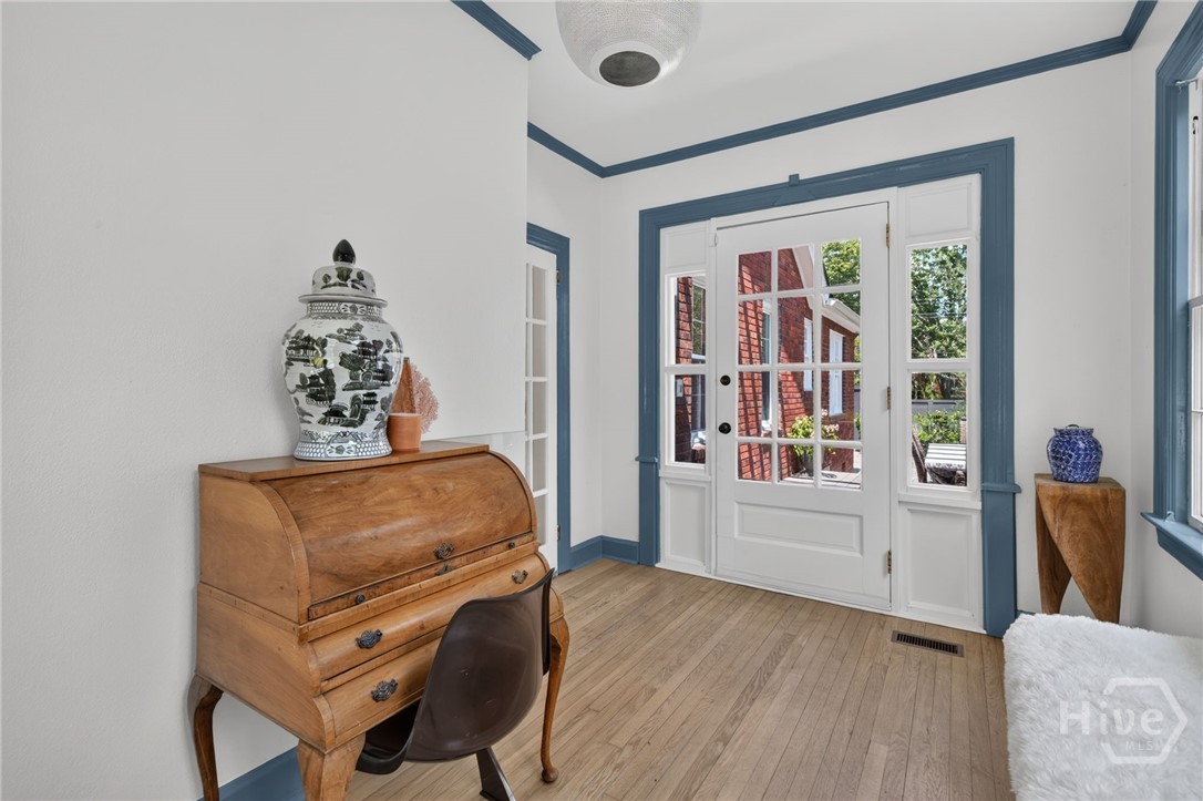 702 E 52nd Street Property Photo 22
