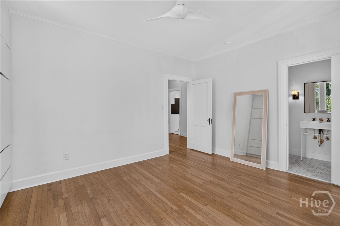 702 E 52nd Street Property Photo 28