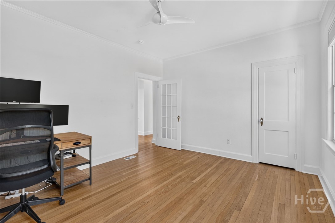 702 E 52nd Street Property Photo 32
