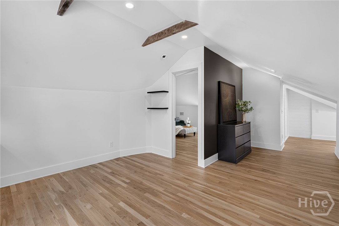 702 E 52nd Street Property Photo 37