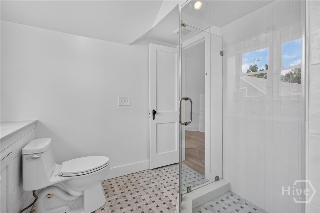702 E 52nd Street Property Photo 42