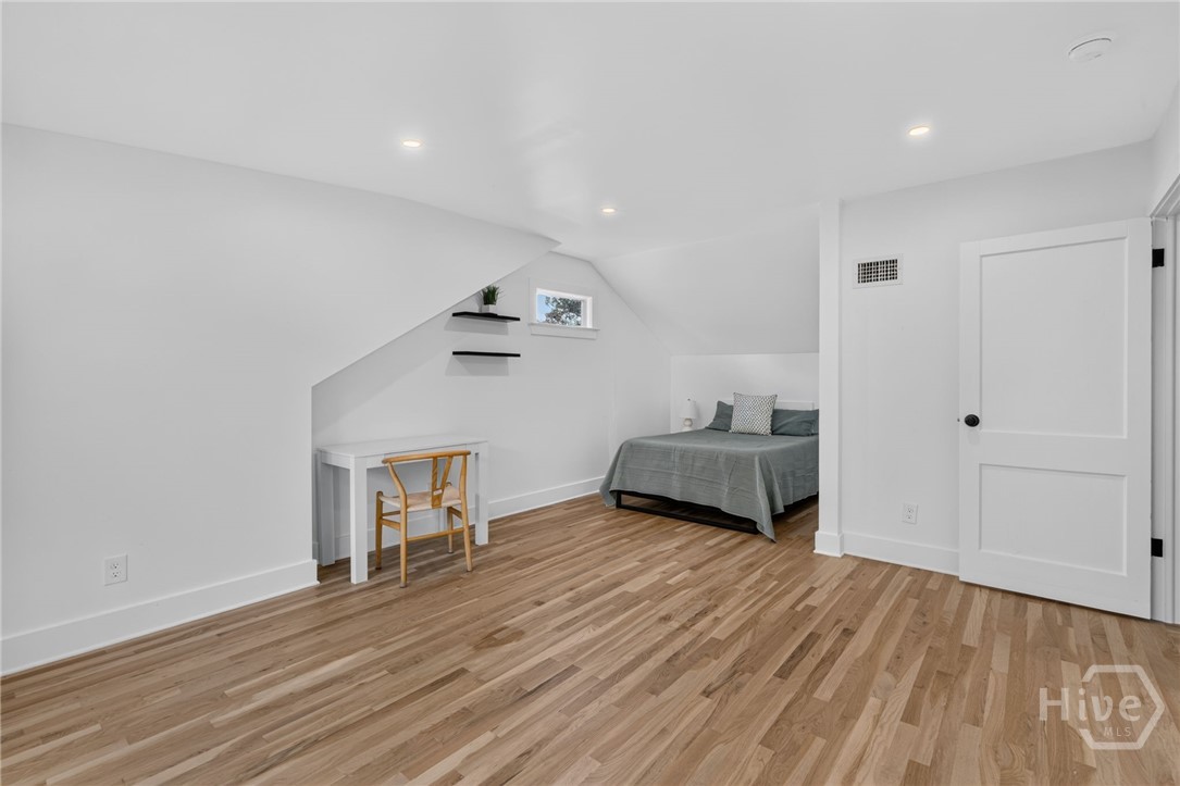 702 E 52nd Street Property Photo 43