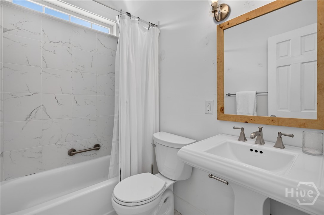 702 E 52nd Street Property Photo 55