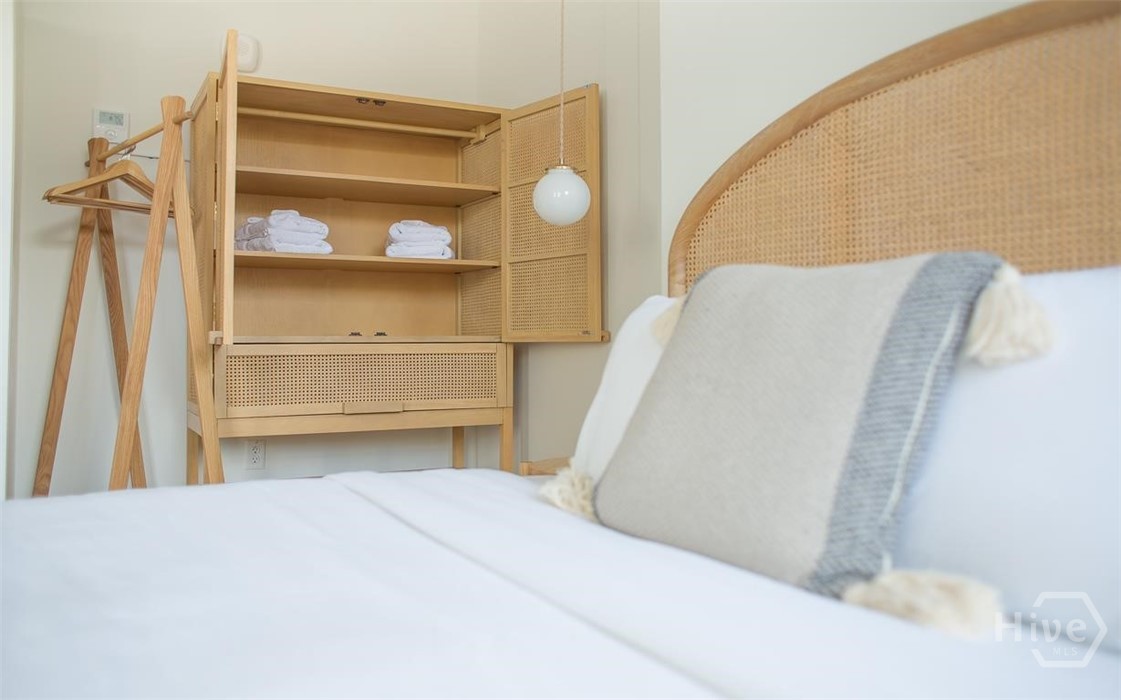 1 E Gordon Street Studio Property Photo 9