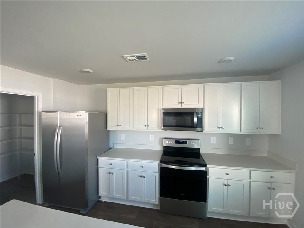 407 Seabreeze Drive Property Photo 3