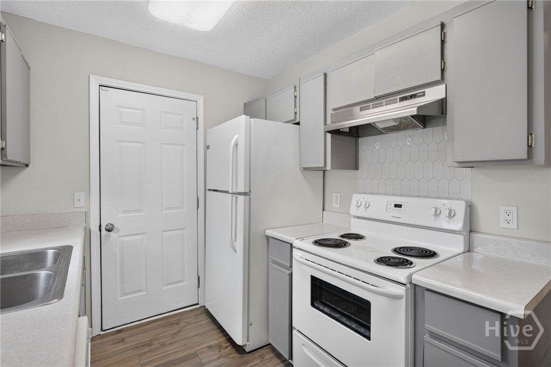 17 Leeward Drive Property Photo 14