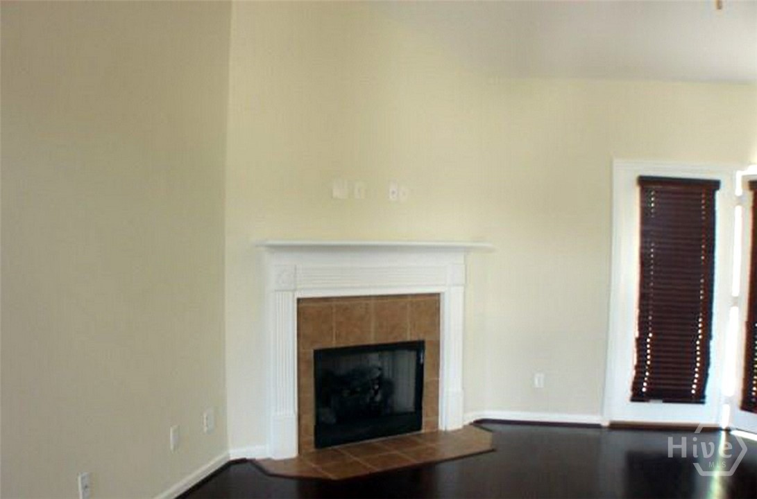 216 Carlisle Way Property Photo 3