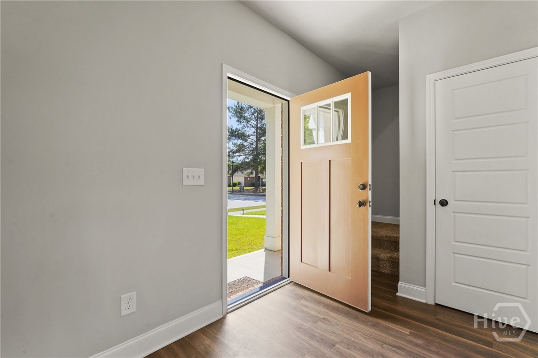 410 Old Ivy Square Property Photo 5