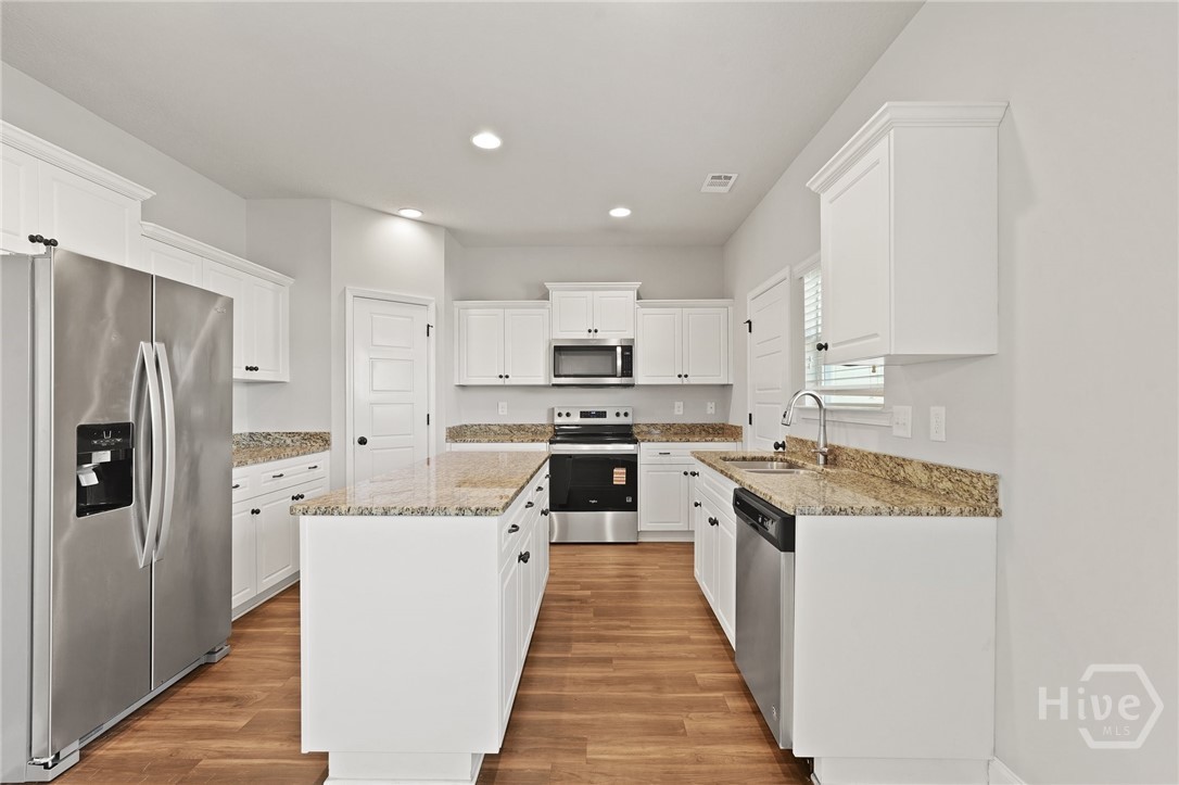 410 Old Ivy Square Property Photo 16