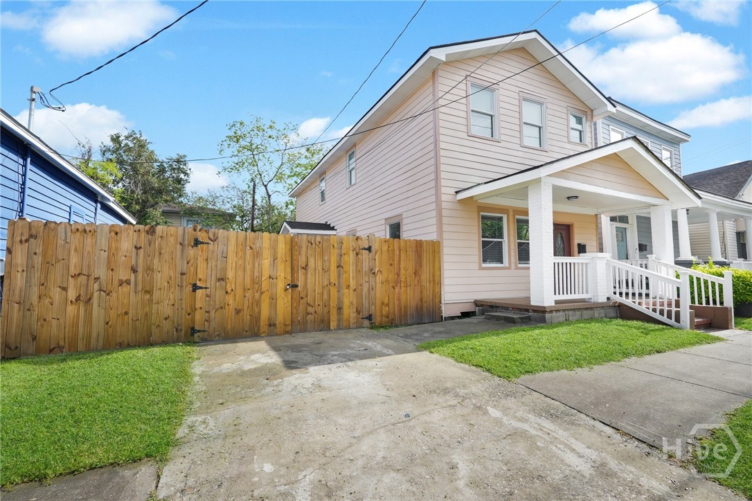1114 1/2 E Bolton Street Property Photo 2