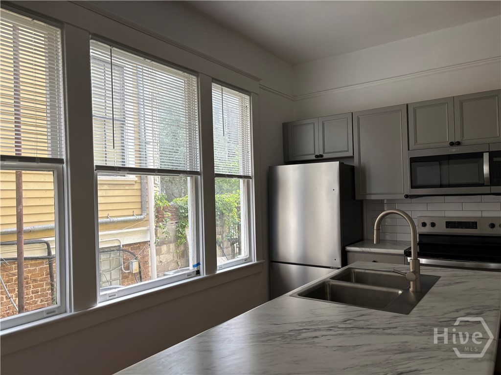 810 Barnard Property Photo 16