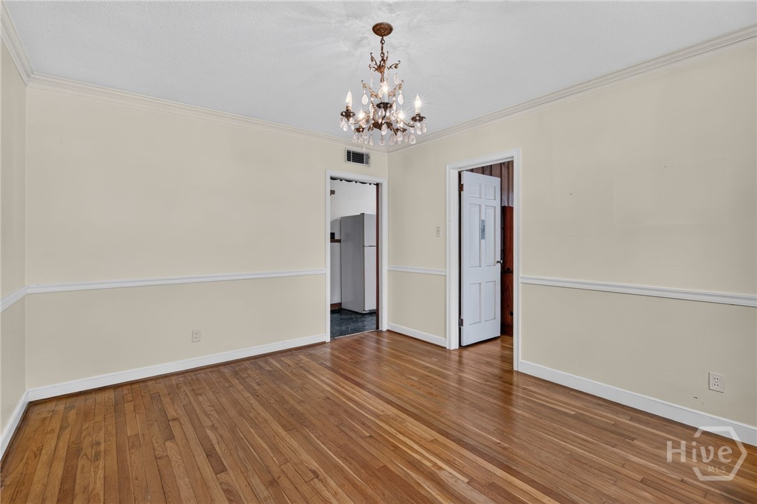 511 E 53rd Street Property Photo 9