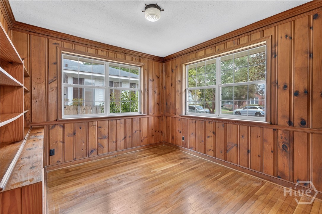 511 E 53rd Street Property Photo 12