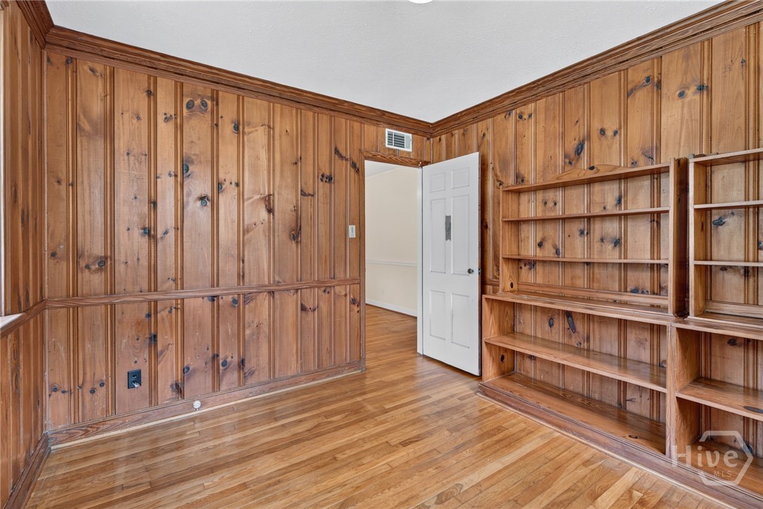511 E 53rd Street Property Photo 13