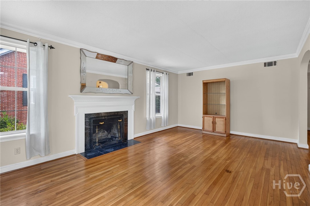 511 E 53rd Street Property Photo 16