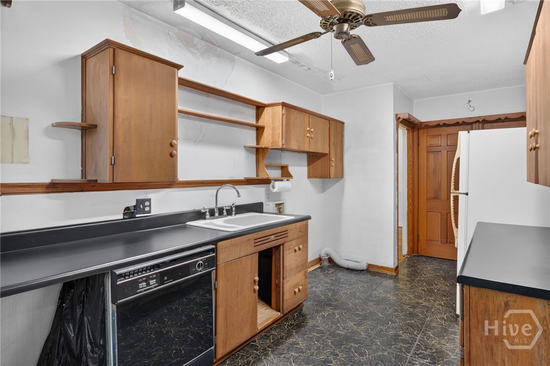 511 E 53rd Street Property Photo 18