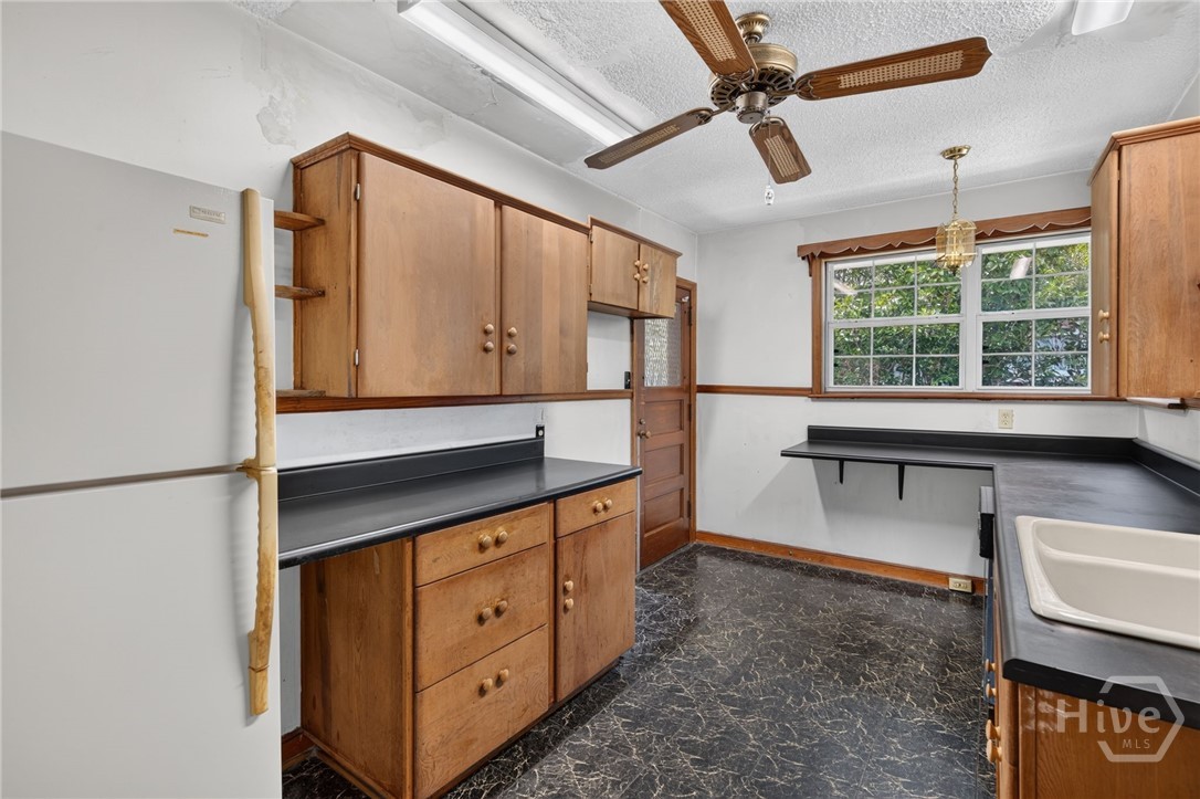 511 E 53rd Street Property Photo 20
