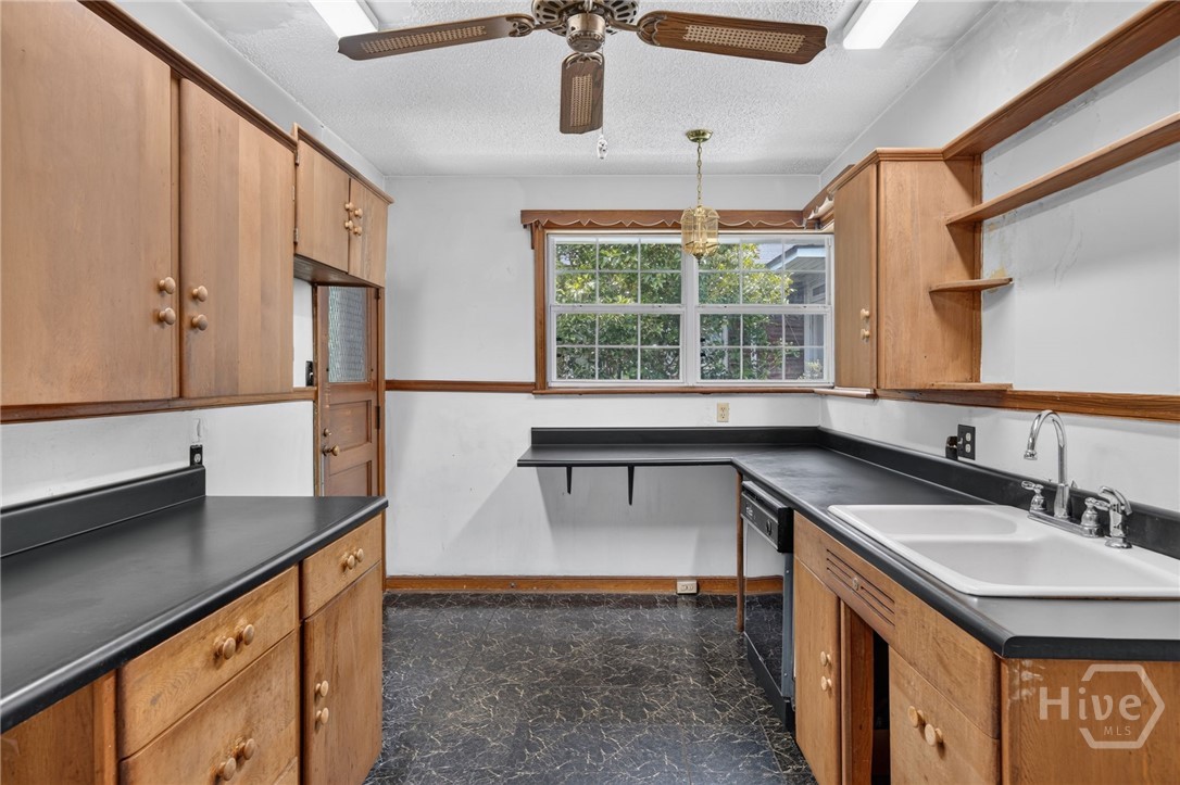 511 E 53rd Street Property Photo 21