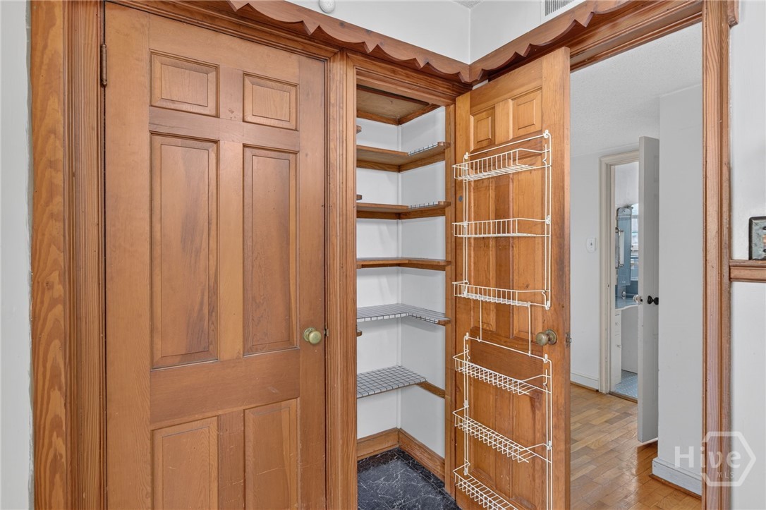511 E 53rd Street Property Photo 22