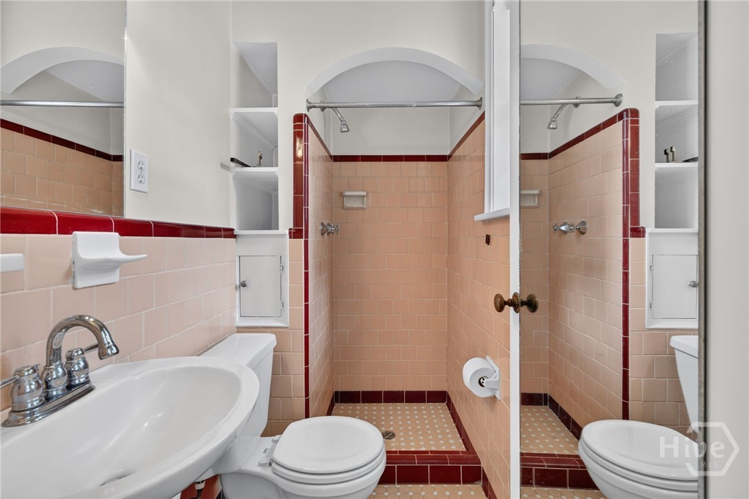 511 E 53rd Street Property Photo 26