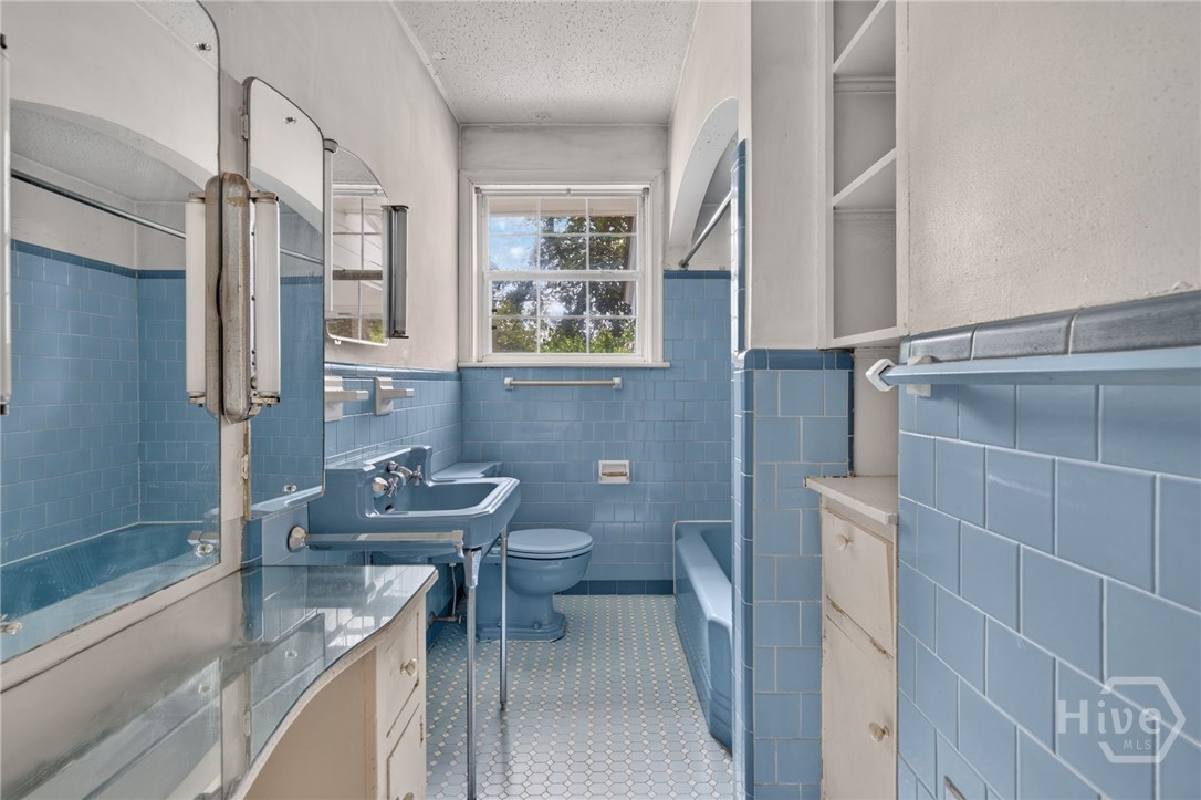511 E 53rd Street Property Photo 29