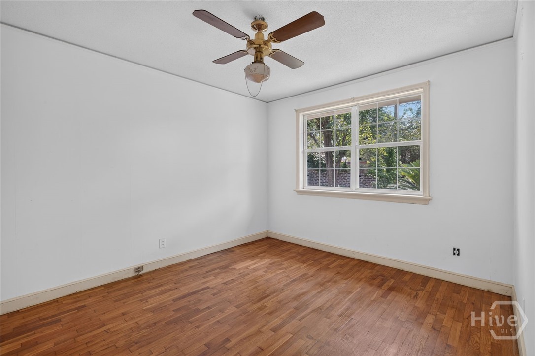 511 E 53rd Street Property Photo 30